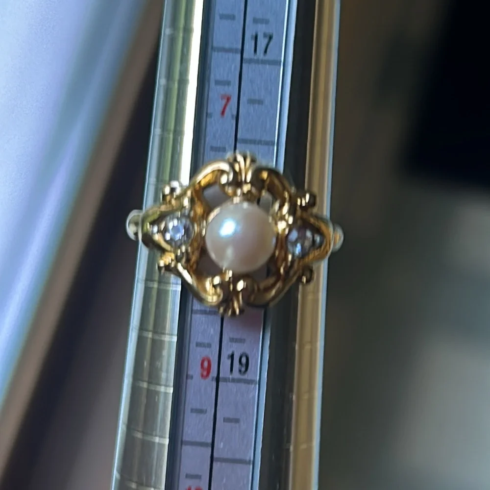 Avon Ring Faux Pearl Rhinestone Size 8 - Picture 4 of 5